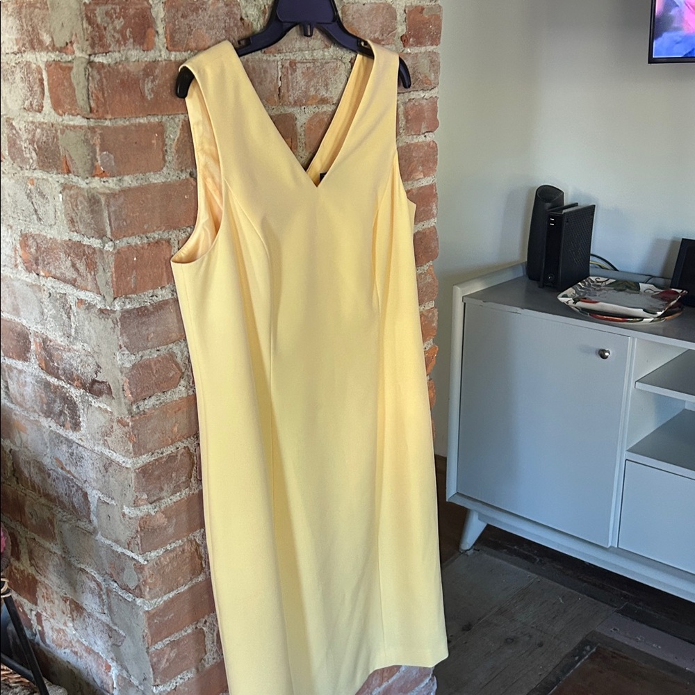 Evan Picone Black Label Yellow V Neck Dress EUC with Flared Bottom and Lining - Picture 1 of 4
